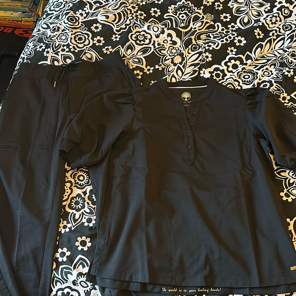 Healing Hands scrub set Small jogger black Limited Edition Kodi top & Kylin pant